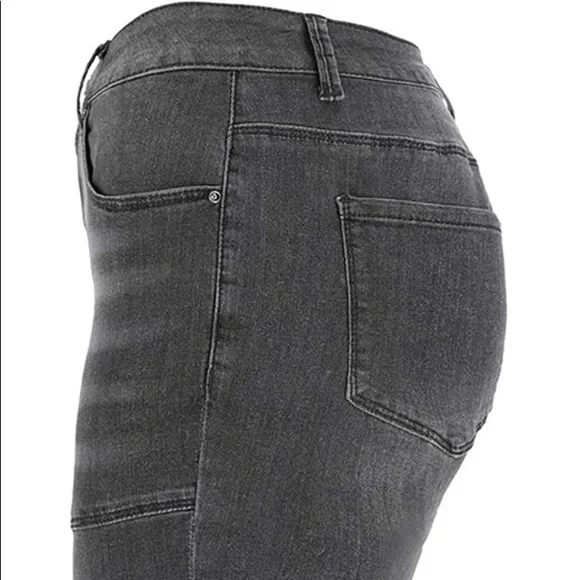 *****Brand New W/No Tag***** Thunder Star, Denim Bermuda Knee Length Shorts. - Picture 4 of 7